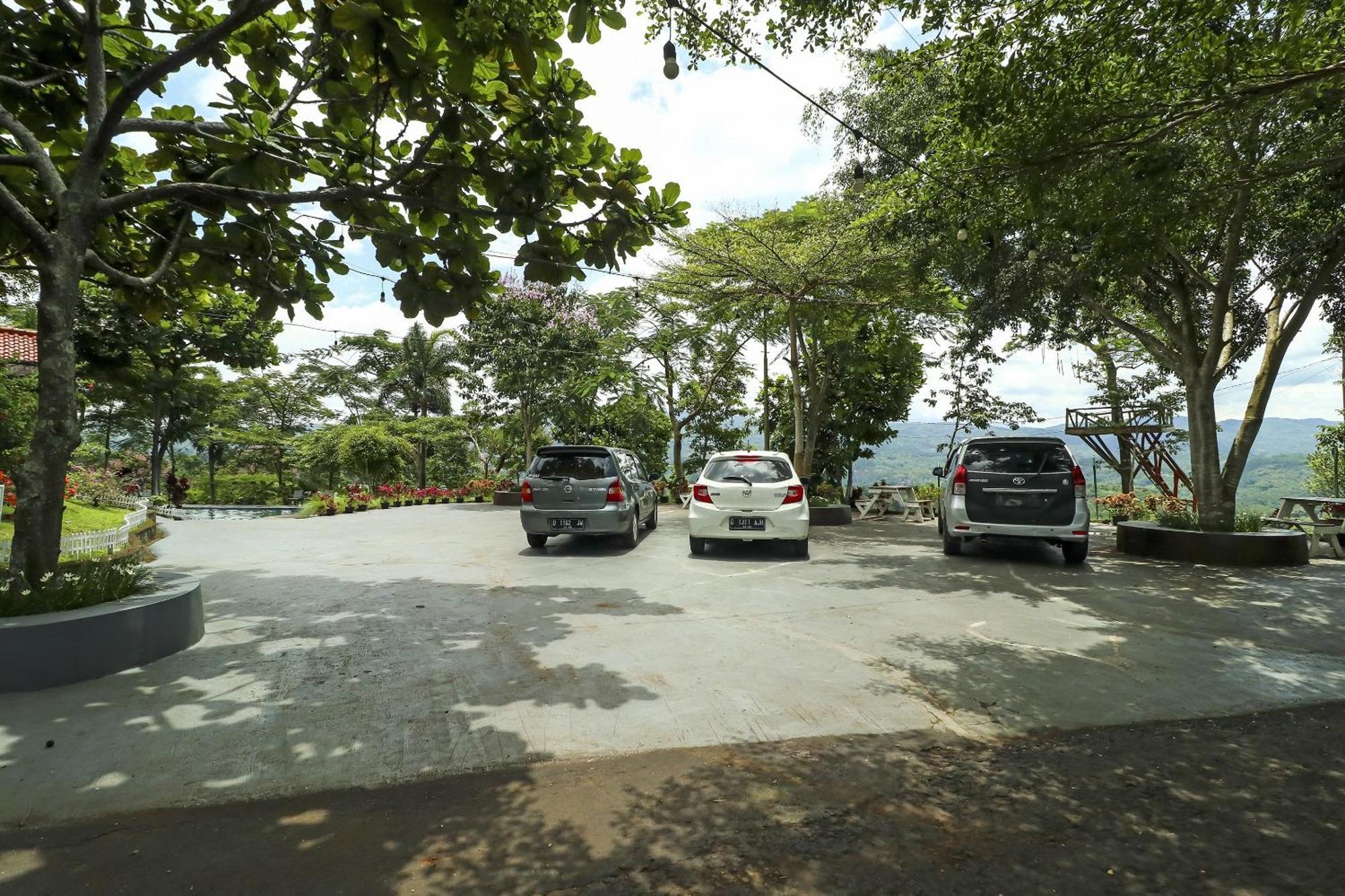 Oyo Homes 90956 Desa Wisata Guranteng Pendjalu 외부 사진